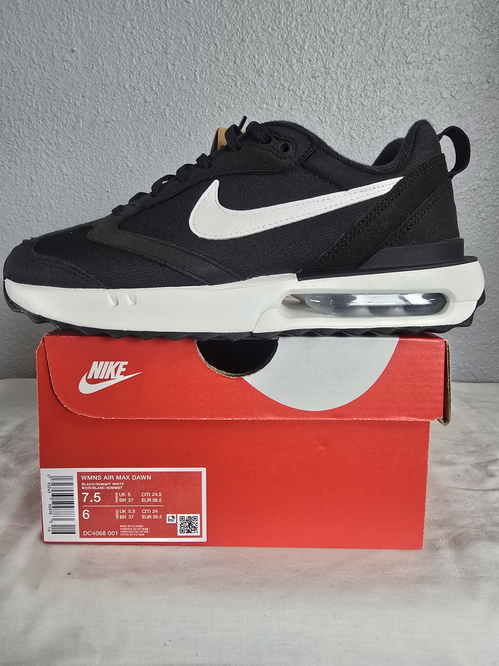 Nike Air Max Dawn Black/White Casual Sneakers